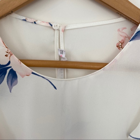 {Lush} Ruffle Cold Shoulder Top - Picture 14 of 15